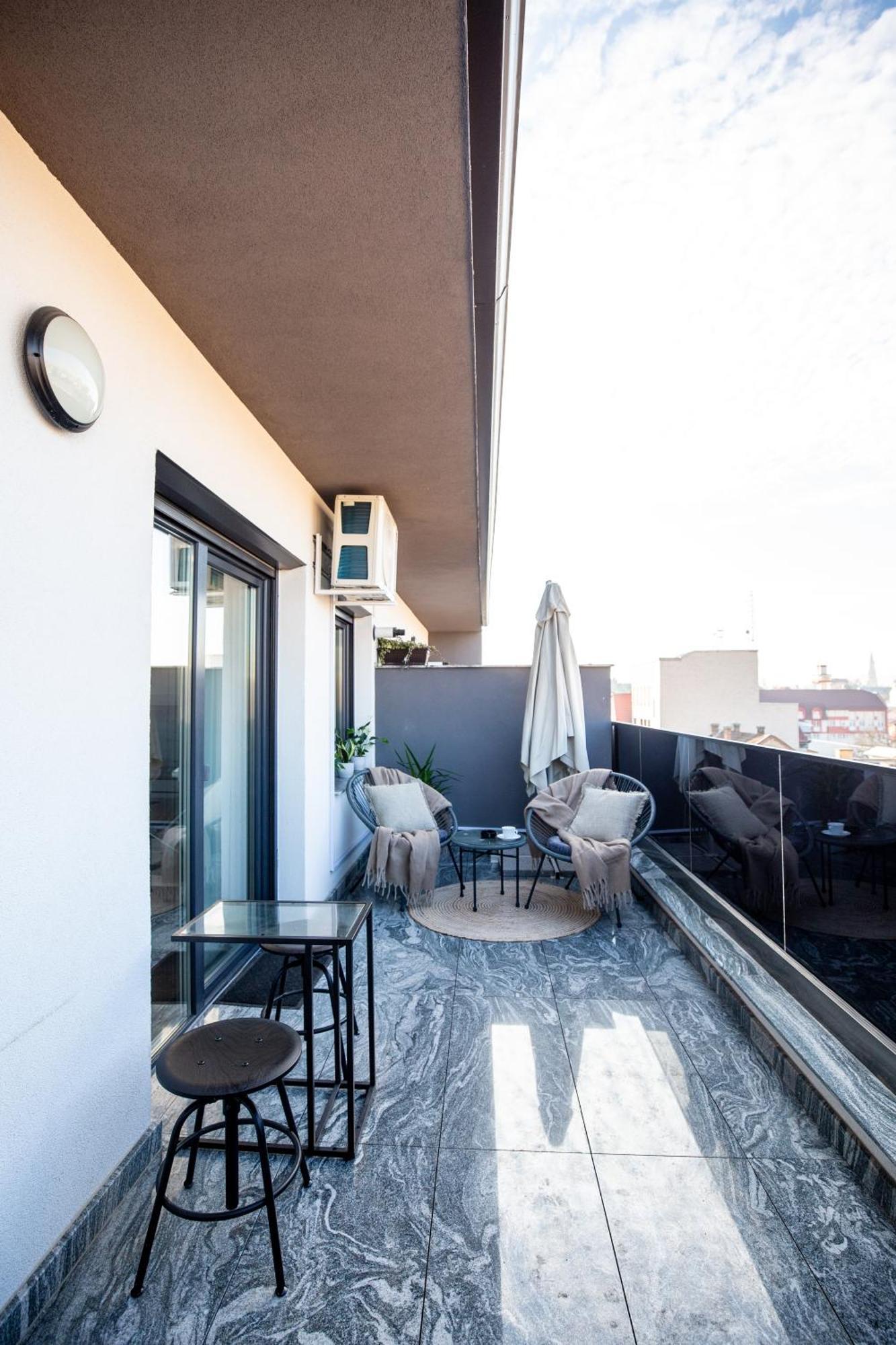 Unique City View Apartment Balcony & Parking Space Cluj-Napoca Exteriör bild